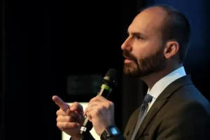 Vídeo – Eduardo Bolsonaro ameaça família de Moraes: ‘vou atrás de cada um de vocês’