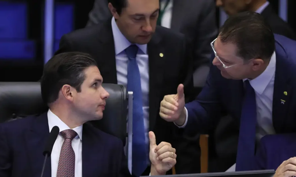 Autopreservação – Câmara restabelece voto secreto em PEC da Blindagem