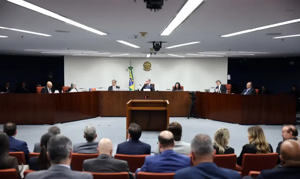 STF retoma julgamento de Bolsonaro; Cármen Lúcia vota