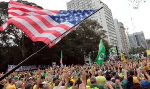 Ato pró-Bolsonaro une governadores e parlamentares de direita em SP