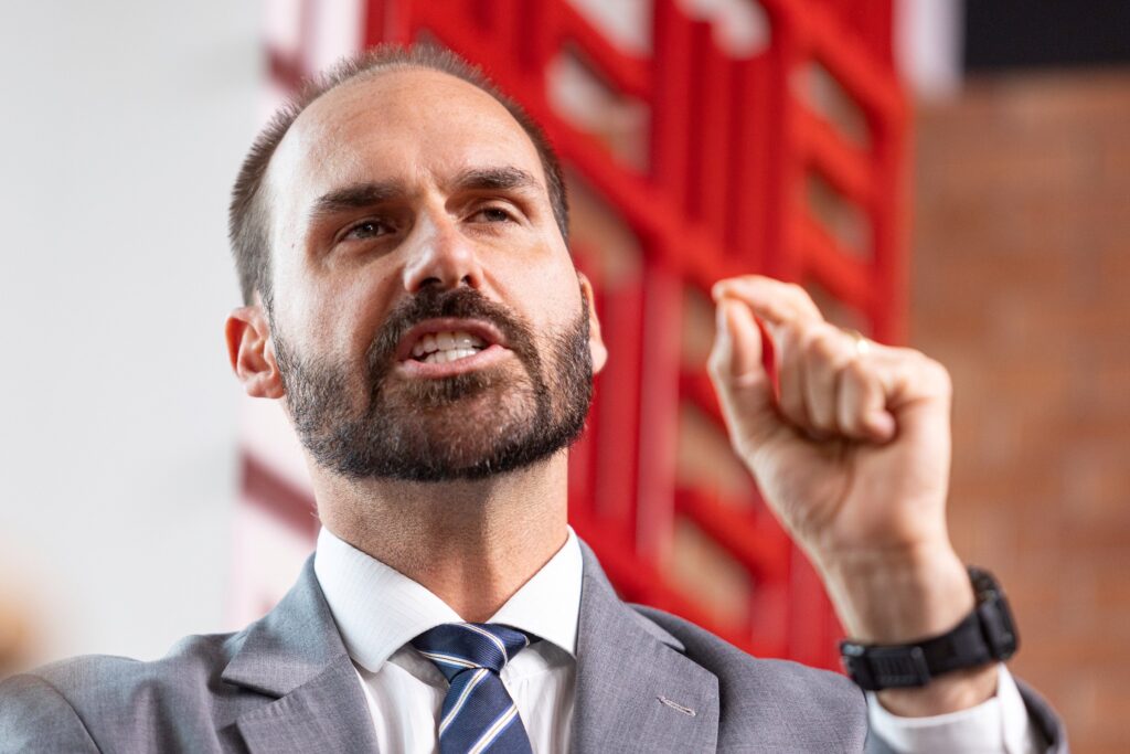 Sem anistia, direita será varrida das eleições 2026, diz Eduardo Bolsonaro