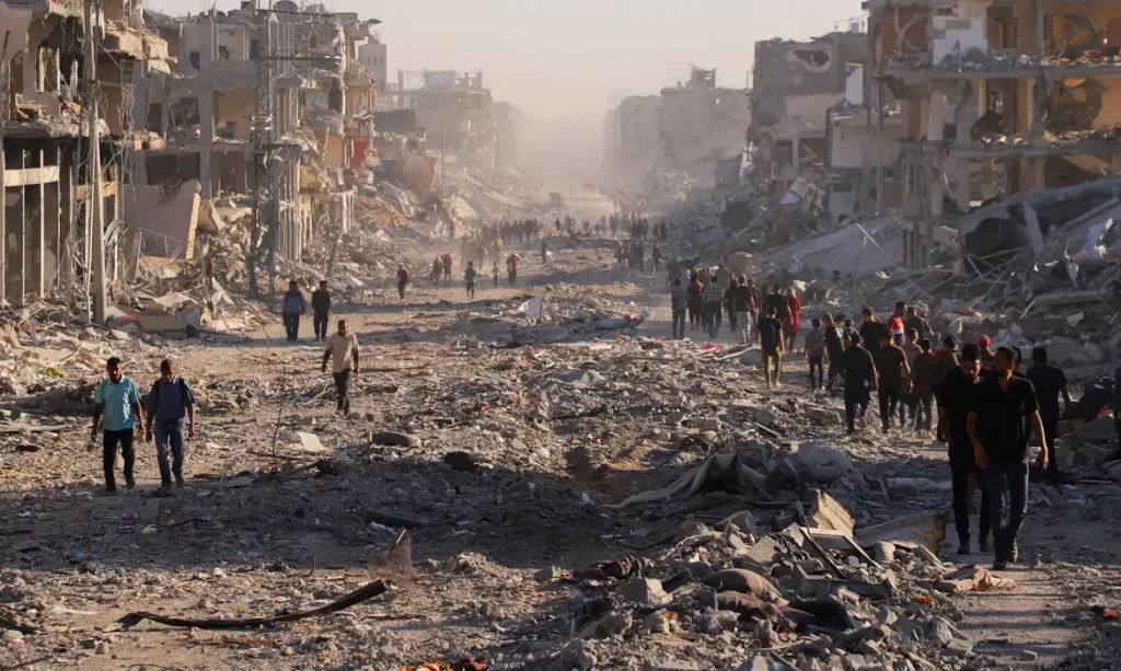 Moradores de Gaza voltam para casas destruídas