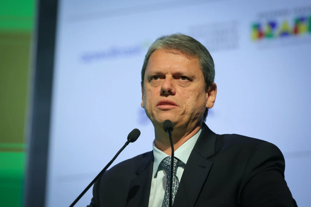 Tarcísio de Freitas rebate Haddad em vídeo: “Tenha vergonha”