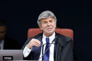 Ministro Luiz Fux pede para fazer revisão em voto no julgamento de Bolsonaro