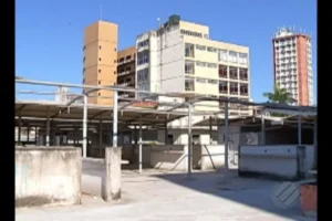 Prefeitura auxilia vítima de acidente e investiga colapso no Largo da Palmeira