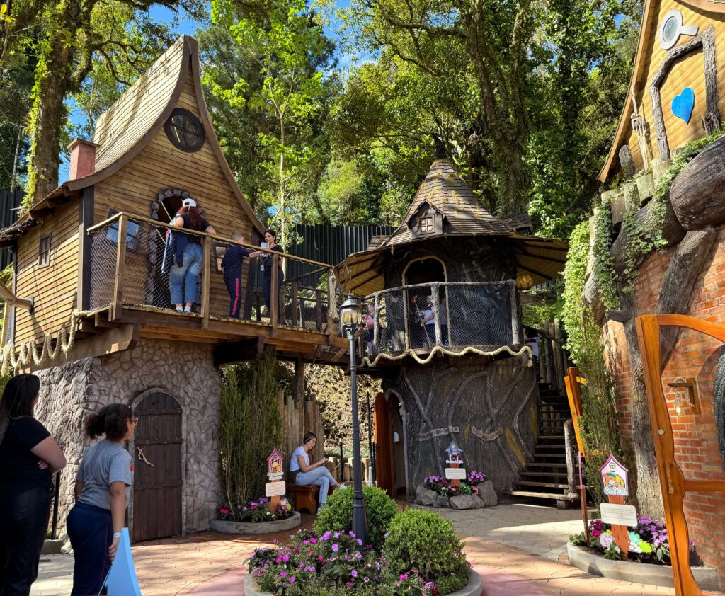 Mini Mundo inaugura o Bosque dos Personagens, nova atração lúdica no Dia das Crianças
