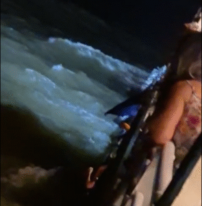 Balsa que seguia de Belém para o Marajó quase afundava na baía