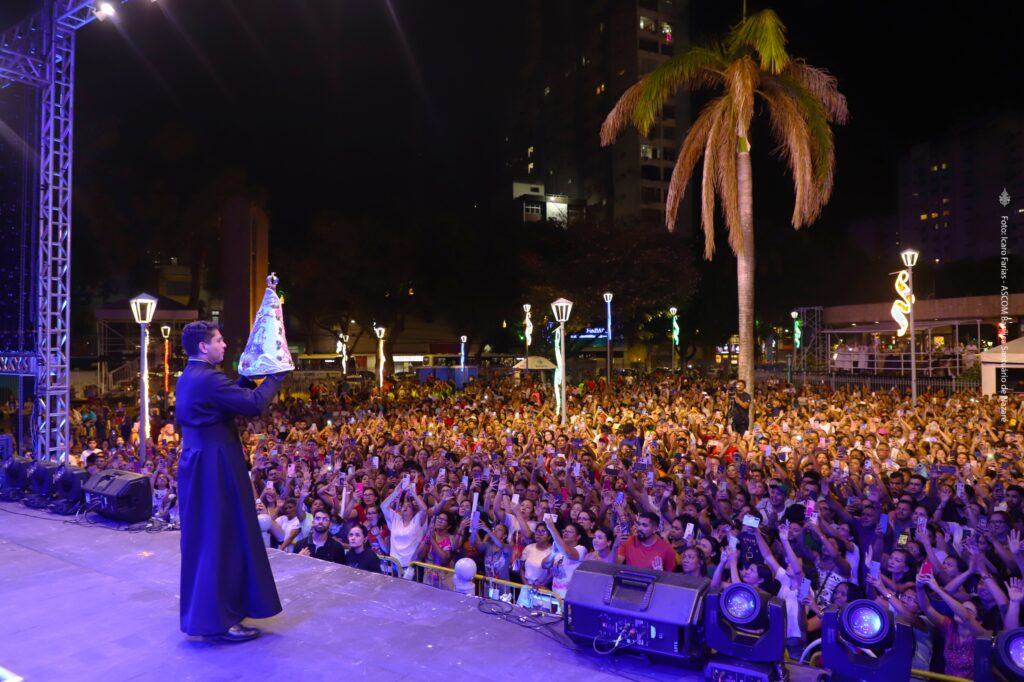 Flávio Vitor se apresenta pela primeira vez no Círio Musical