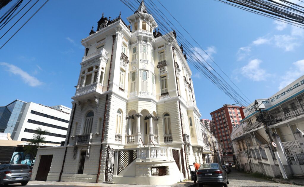 Após polêmica, Palacete Bolonha bate recorde de visitantes em Belém