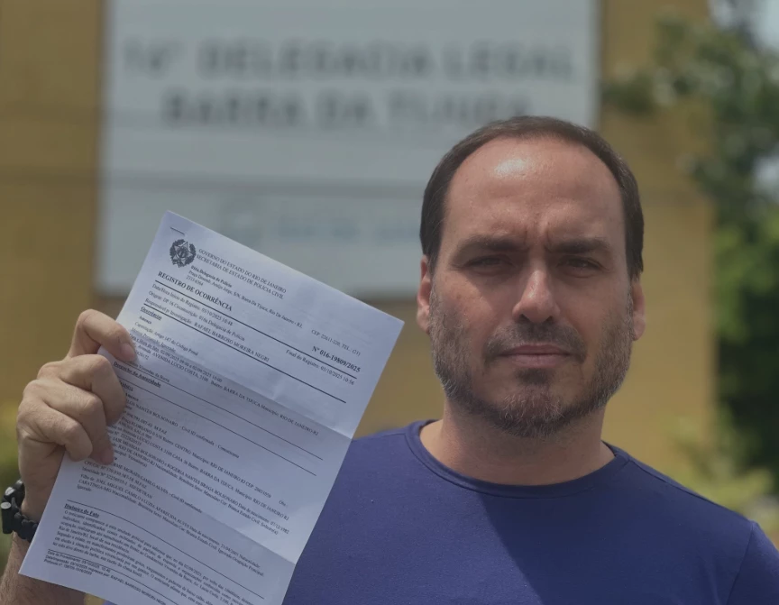 Carlos Bolsonaro registra Boletim de Ocorrência contra MTST