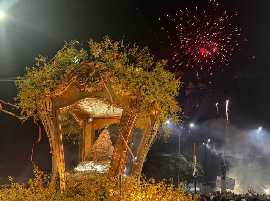 Trasladação ilumina as ruas de Belém em noite de fé e devoção