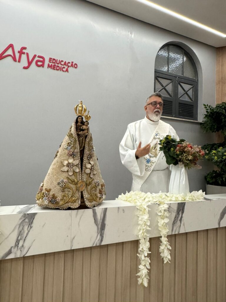 Imagem Peregrina de Nossa Senhora de Nazaré visita a Afya Educação Médica Belém pela primeira vez