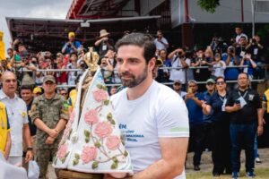 Prefeito Igor Normando recebe Imagem Peregrina após Romaria Fluvial