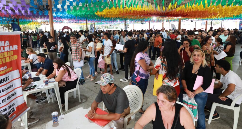 Vídeo – Feirão de Emprego cadastra 10 mil para o mercado de trabalho