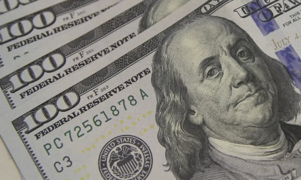 Dólar cai para R$ 5,46 com alívio nas tensões entre EUA e China