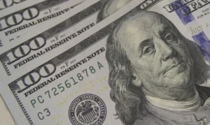 Dólar cai para R$ 5,46 com alívio nas tensões entre EUA e China