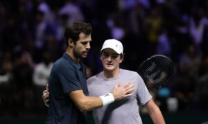 João Fonseca batalha em quadra, mas dá adeus ao Masters 1000 de Paris