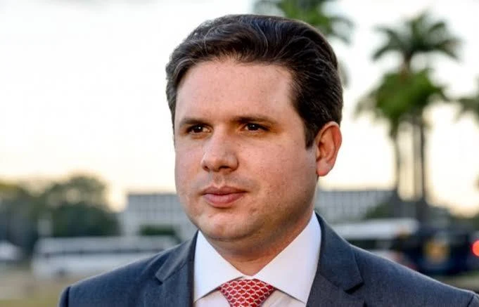 Presidente da Câmara dos Deputados abre guerra contra as aéreas