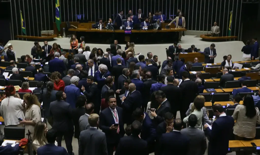 Câmara dos Deputados aprova isenção do IR para quem ganha até R$ 5 mil
