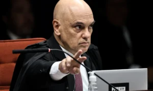 Moraes pede que defesa de Collor explique desligamento de tornozeleira