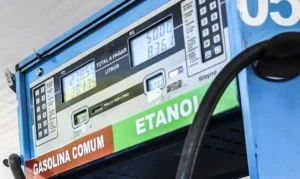 Vídeo – Petrobras reduz preço da gasolina em 4,9% a partir de terça-feira