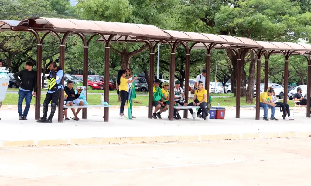 Médico e advogados visitam Bolsonaro antes de audiência de custódia