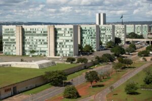 Governo amplia número e chega a 50 mil cargos comissionados