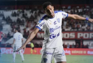 Paysandu perde de virada para o Atlético-GO e está rebaixado à Série C 2025