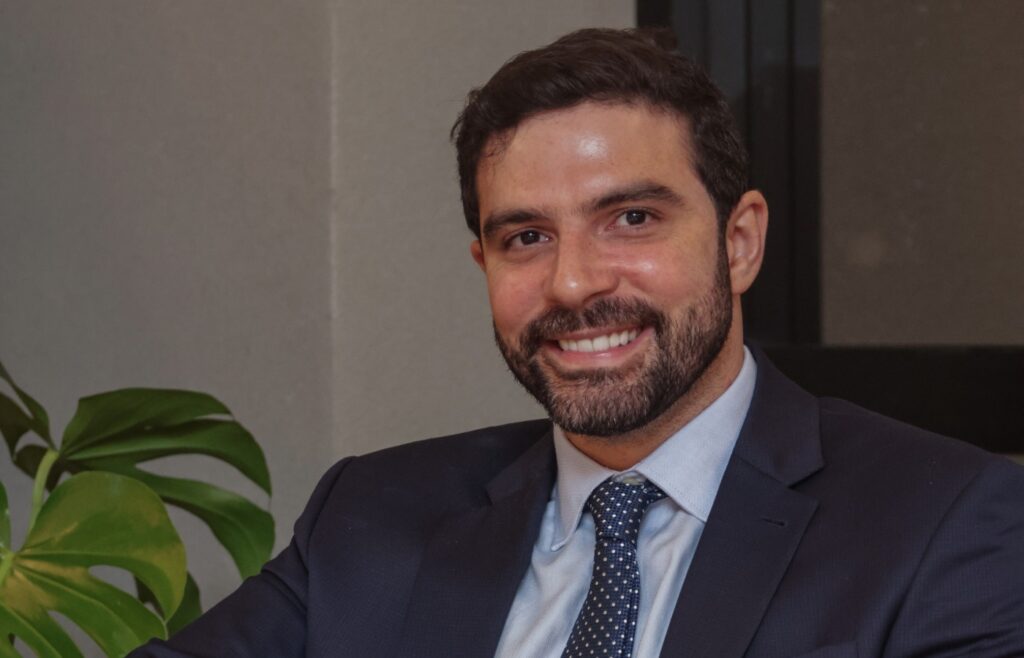 Prefeito Igor Normando assina Acordo que beneficia praias brasileiras