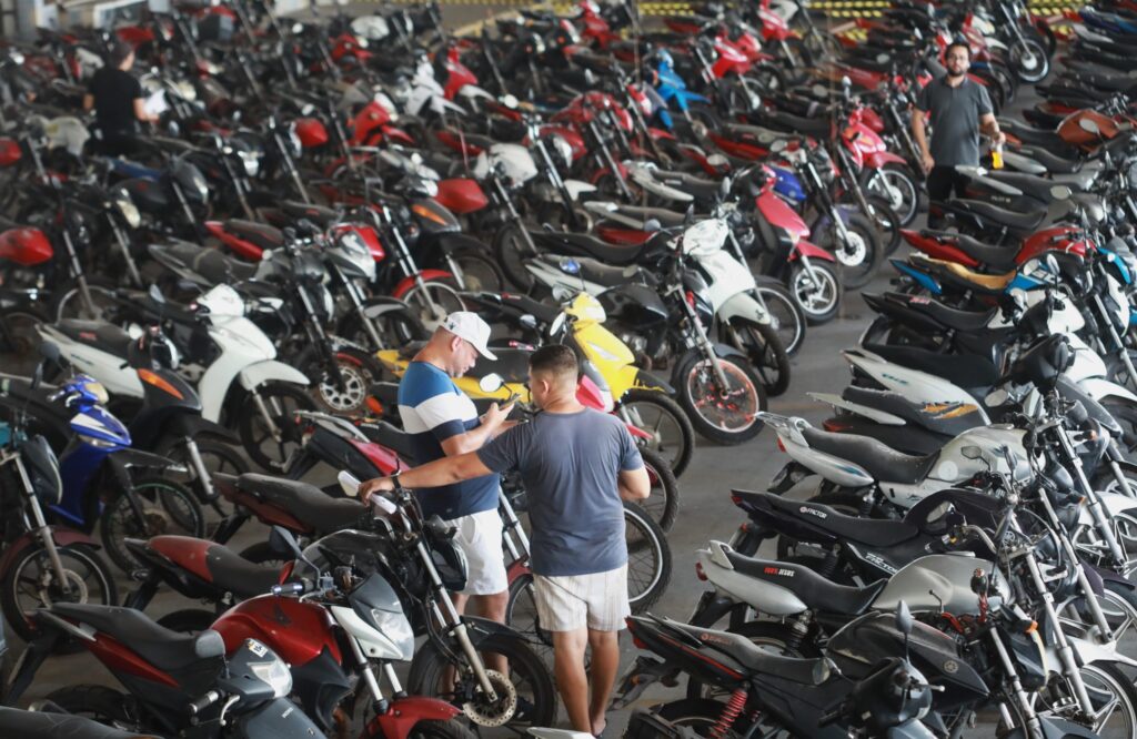 Prefeitura arrecada mais de R$ 2 milhões em leilão de veículos