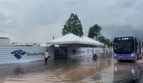 Chuva forte causa transtornos e expõe falhas na estrutura da COP 30 em Belém