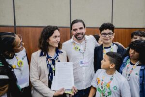 Estudantes da rede municipal entregam Carta pelo Clima à COP 30