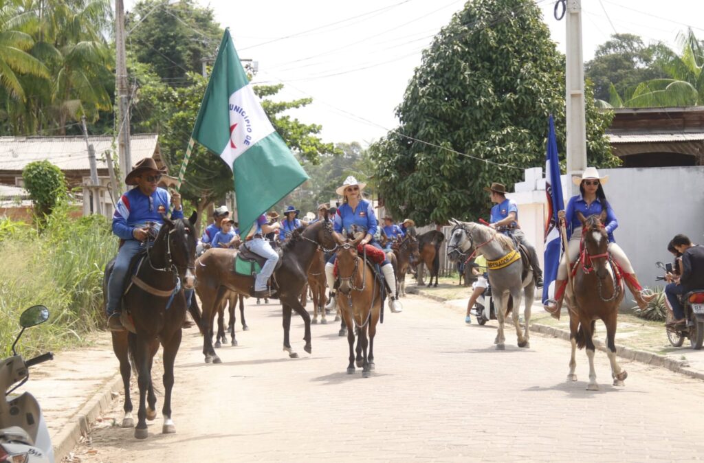 Cavalgada Amigos de Portel reúne centenas participantes
