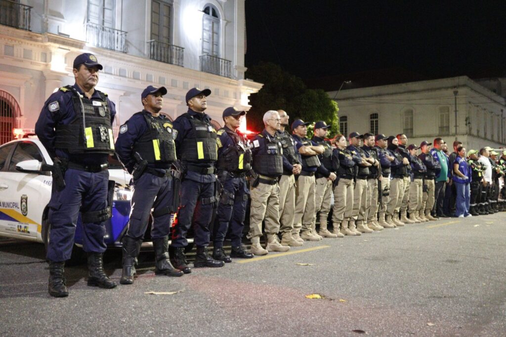 Força-tarefa da Prefeitura retira veículos irregulares das ruas