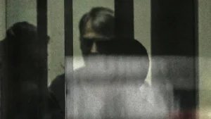 Proposta da oposição para tirar Bolsonaro do regime fechado já tem assinaturas para urgência