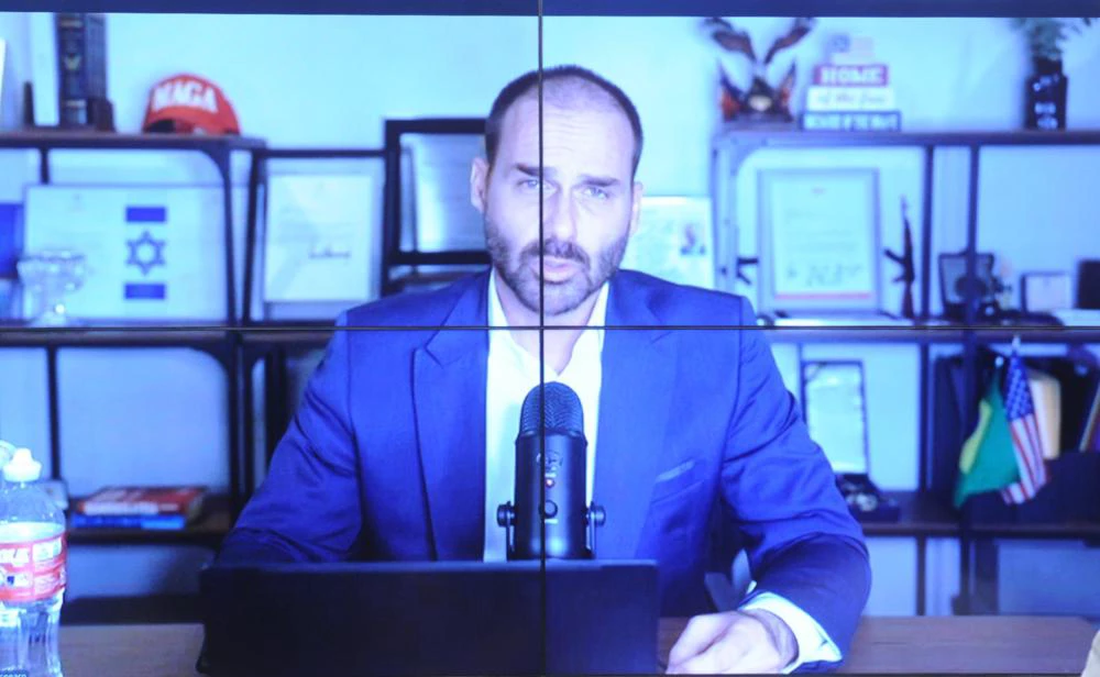 DPU pede ao STF que rejeite a denúncia da PGR contra Eduardo