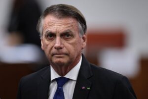 Polícia Federal prende Jair Bolsonaro em prisão preventiva ordenada pelo STF