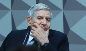 Moraes pede comprovação do histórico clínico de Augusto Heleno