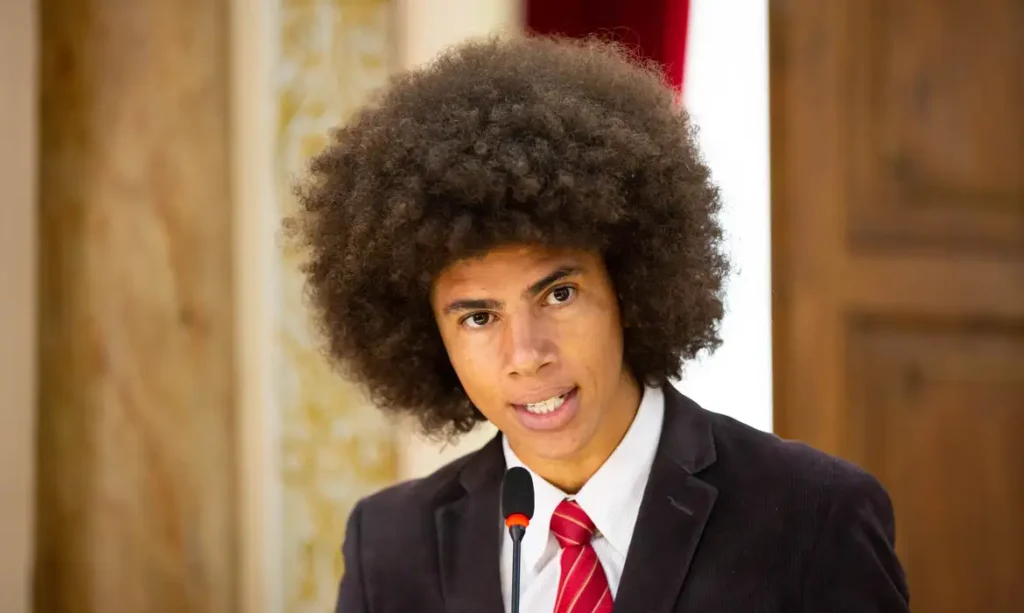 Deputado do PR filmado em briga de rua diz que sofreu racismo