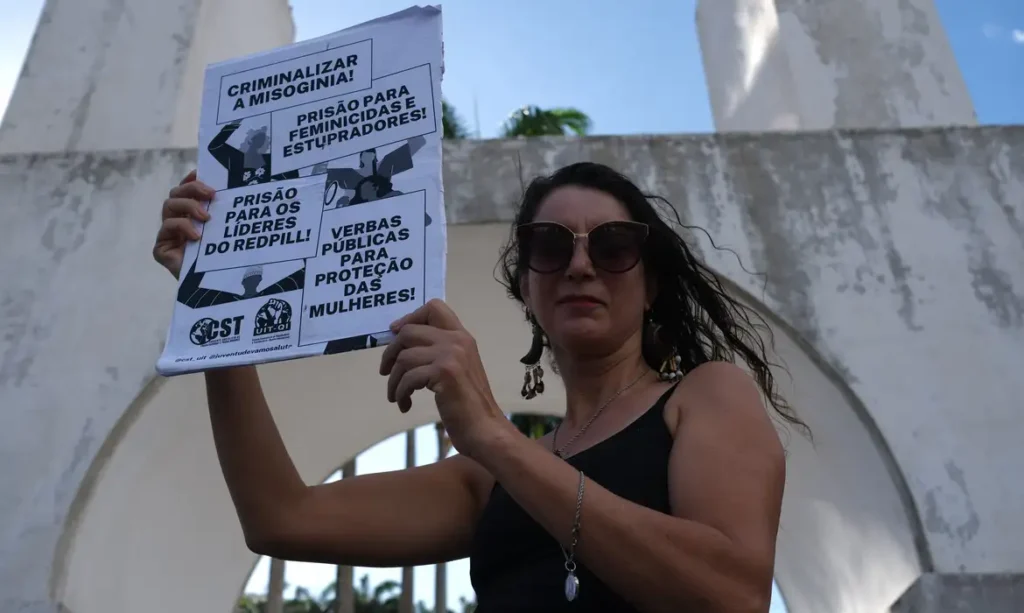 Ato nos Arcos da Lapa pede fim da violência contra mulheres e LGBTQIA+
