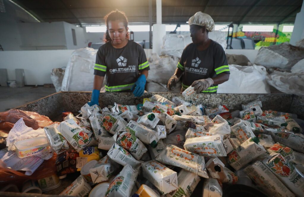 Vídeo – Catadoras transformam resíduos em renda e são destaque na capital paraense