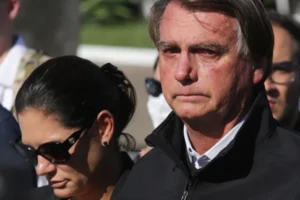 Defesa de Bolsonaro pede para médico fazer exame de urgência na prisão