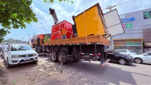 Operação da Prefeitura de Belém remove trailers e libera espaço público na Marambaia
