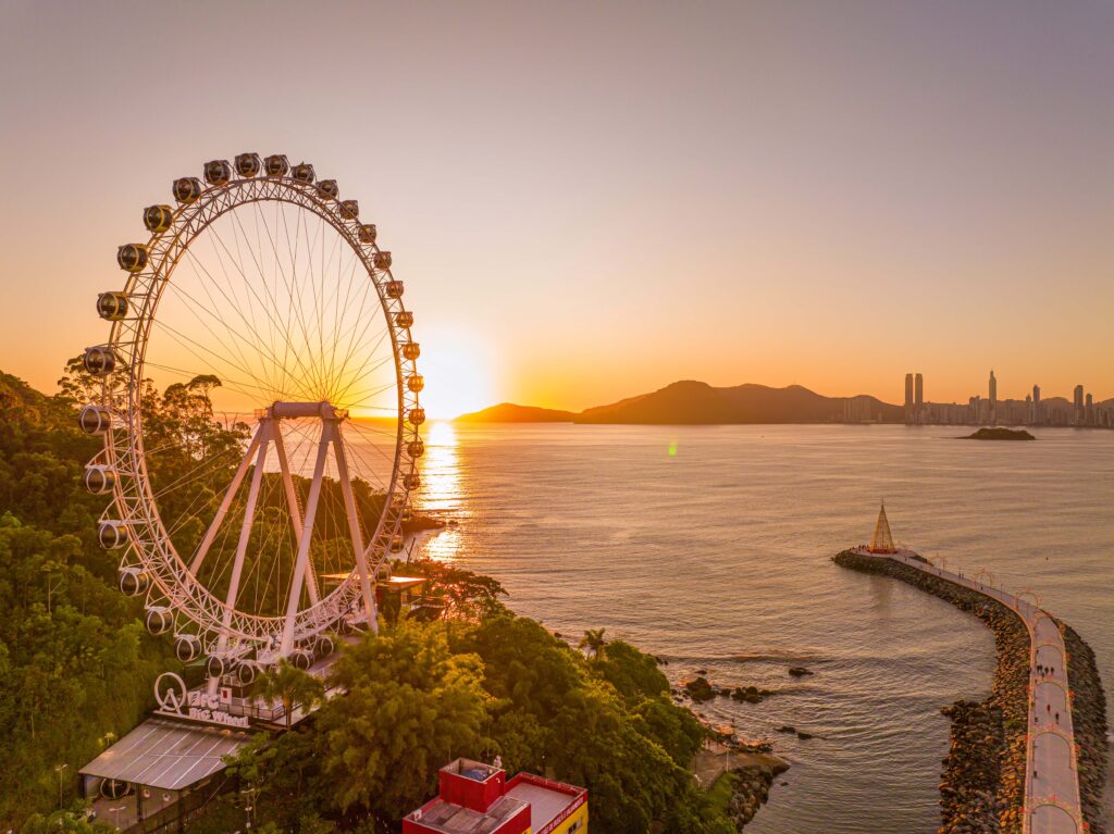 Parksnet assina celebração dos cinco anos da roda-gigante de Balneário Camboriú