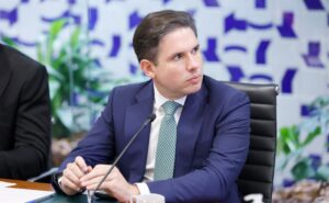 Urgente: Hugo Motta pauta PL da dosimetria para presos do 8/1