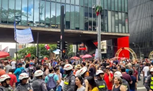 Em várias capitais, manifestantes vão às ruas contra PL da Dosimetria