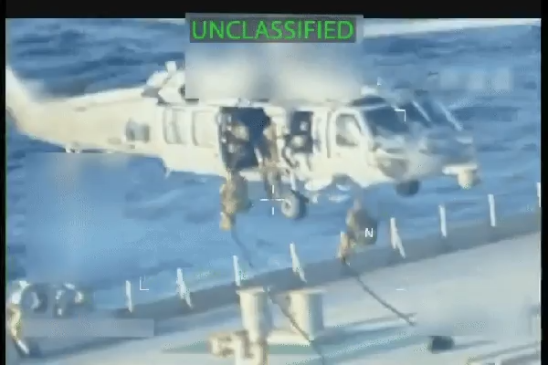 Trump anuncia bloqueio total a petroleiros da Venezuela e diz que país está completamente cercado