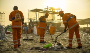 Comlurb recolhe 1,2 toneladas de lixo das praias do Rio no réveillon