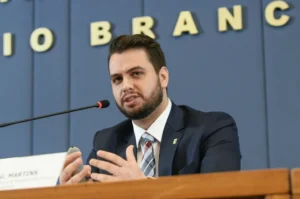 Filipe Martins é preso após ordem de Alexandre de Moraes