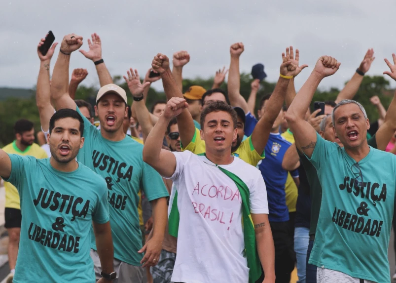 Cresce grupo que acompanha Nikolas em caminhada de 7 dias